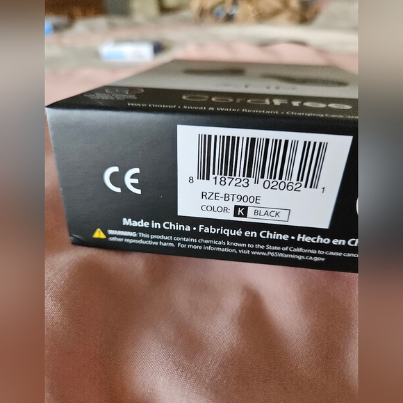 True Wireless Earbuds with Voice Control and Power Bank Black Like New In Box - Picture 6 of 12